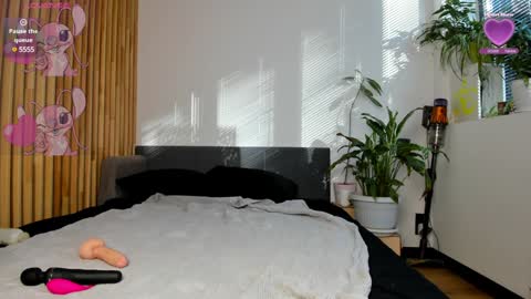 LILY online show from January 10, 2025, 8:18 am