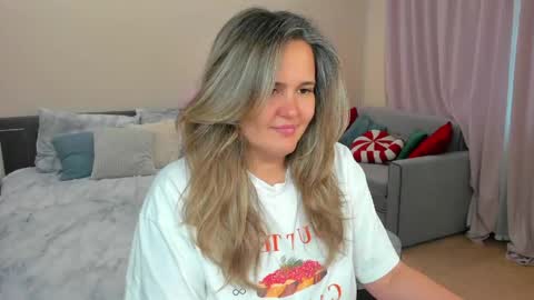Lily online show from June 2, 2026, 1:07 am