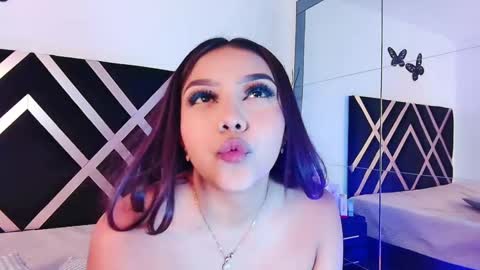Lily Evans  online show from October 7, 2025, 3:36 am