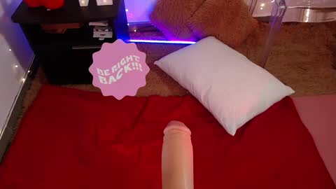 Snapshot of lily_evans_ chatting on December 20, 2024, 2:41 am just lily online show from December 20, 2024, 2:41 am