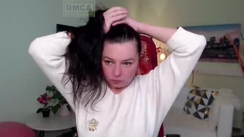 Lily online show from November 21, 2025, 4:44 am