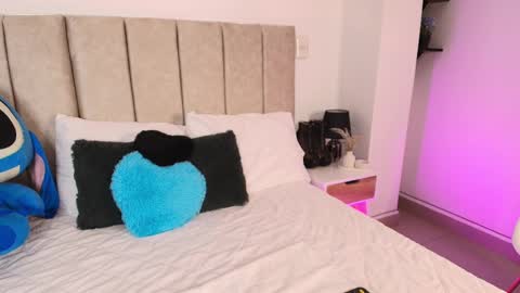 Lily online show from February 11, 2025, 3:40 am