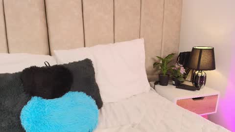 Lily online show from February 26, 2025, 12:58 pm