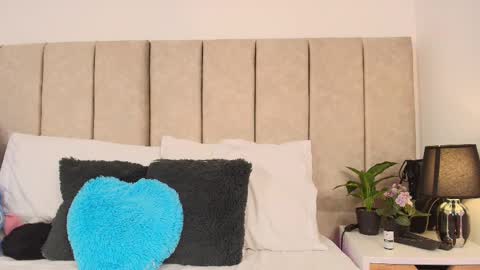 Lily online show from February 27, 2025, 6:18 am