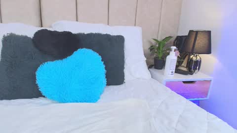Lily online show from March 5, 2025, 5:40 am