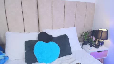 Lily online show from March 11, 2025, 3:26 am