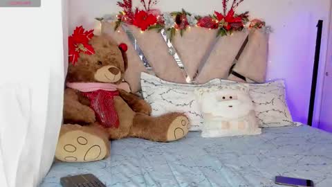 lily_hiill online show from December 19, 2025, 9:11 pm