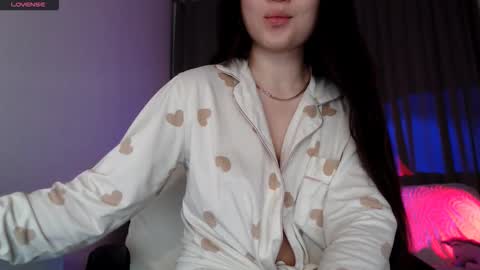 Lily Litle online show from November 5, 2025, 8:09 pm