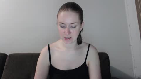 lily_love_x online show from October 15, 2025, 9:48 pm