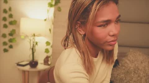 Lily Miiller online show from February 22, 2026, 12:01 am