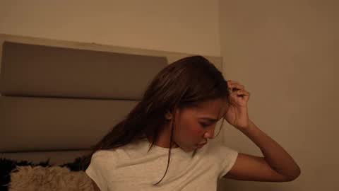 Lily Miiller online show from April 19, 2026, 9:28 pm