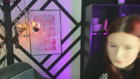 Snapshot of lily_moonlight chatting on December 16, 2025, 6:29 am Lily online show from December 16, 2025, 6:29 am