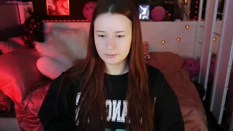 Snapshot of lily_moonlight chatting on February 10, 2026, 7:01 am Lily online show from February 10, 2026, 7:01 am