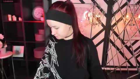 Snapshot of lily_moonlight chatting on February 27, 2026, 8:03 am Lily online show from February 27, 2026, 8:03 am