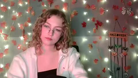 small lily online show from October 2, 2025, 3:41 pm