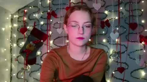 small lily online show from November 19, 2025, 6:08 pm