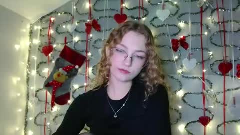 small lily online show from November 25, 2025, 6:19 pm