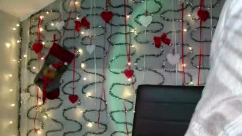 small lily online show from January 11, 2026, 4:34 pm