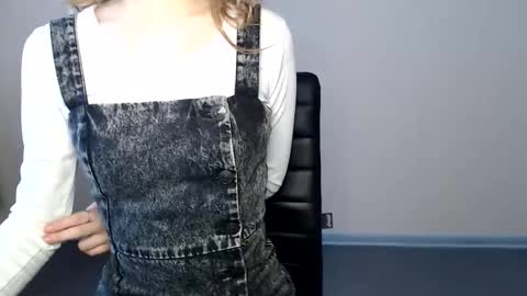 small lily online show from March 10, 2026, 1:16 pm