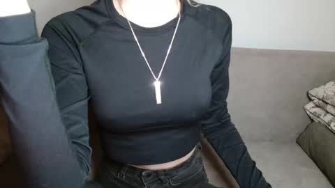 small lily online show from March 30, 2026, 4:52 pm