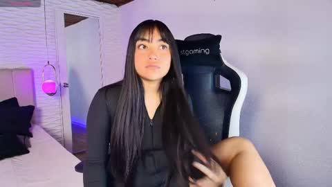 lily_waist online show from October 4, 2025, 11:08 am