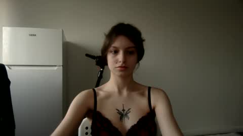 lilycandy_ online show from March 6, 2025, 3:02 pm