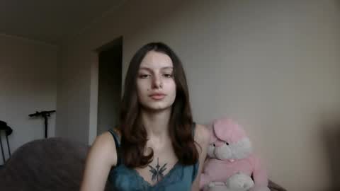 lilycandy_ online show from October 21, 2025, 10:38 am