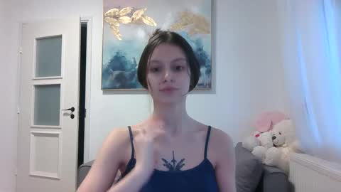 lilycandy_ online show from April 3, 2026, 4:16 pm