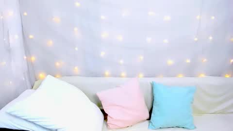 lilydavisss online show from December 17, 2025, 3:01 am