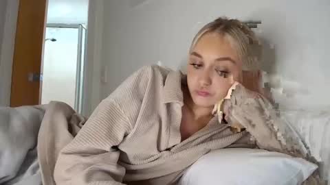 lilyflex online show from April 13, 2026, 10:04 pm