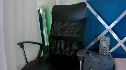 Snapshot of lilygloww chatting on March 9, 2026, 1:37 pm Sweetie Lily online show from March 9, 2026, 1:37 pm