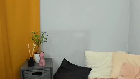 Lily online show from December 7, 2024, 12:52 am