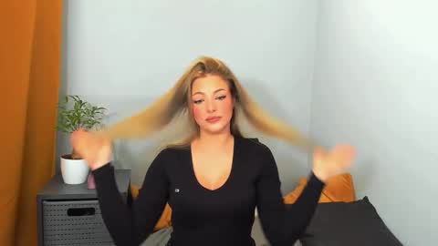 Lily online show from January 13, 2025, 5:33 am