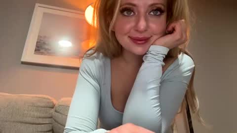 Snapshot of lilymae98 chatting on December 12, 2024, 9:48 pm LilyMae online show from December 12, 2024, 9:48 pm