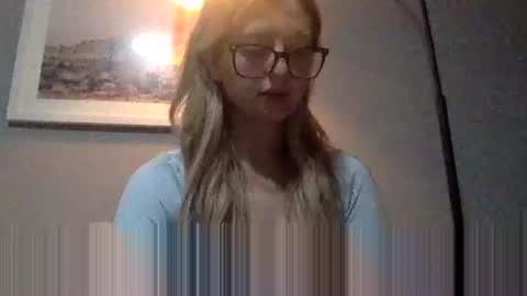 Snapshot of lilymae98 chatting on December 13, 2024, 5:27 am LilyMae online show from December 13, 2024, 5:27 am