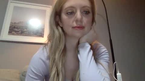 Snapshot of lilymae98 chatting on December 18, 2024, 6:14 pm LilyMae online show from December 18, 2024, 6:14 pm
