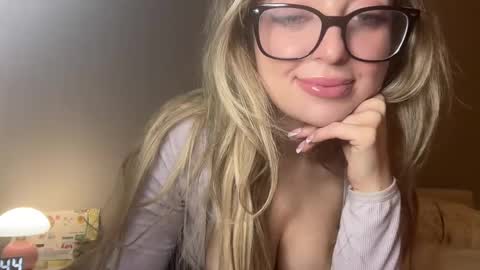 Snapshot of lilymae98 chatting on January 11, 2025, 6:44 pm LilyMae online show from January 11, 2025, 6:44 pm