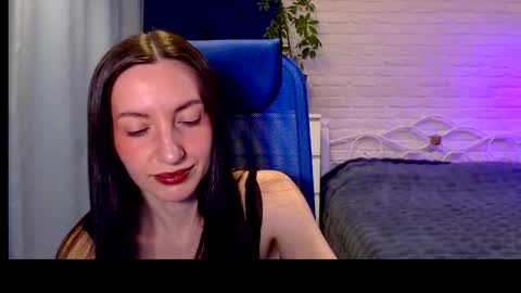 Lily online show from November 14, 2025, 8:35 am