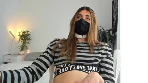 Lily Reina online show from April 14, 2026, 6:47 pm