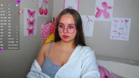 Lily online show from September 26, 2025, 9:46 am