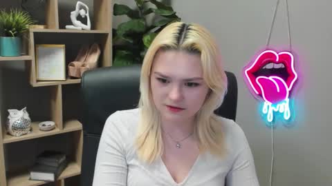 Lily online show from March 9, 2026, 7:34 am