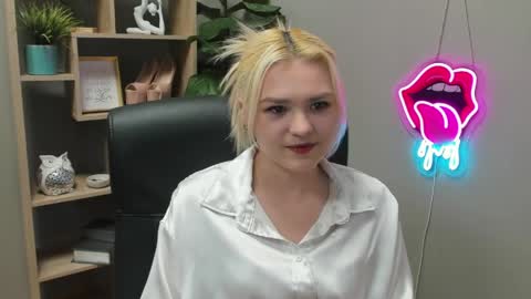 Lily online show from April 3, 2026, 6:33 am