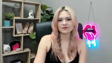 Snapshot of lilysweetxo chatting on July 9, 2026, 7:01 am Lily online show from July 9, 2026, 7:01 am