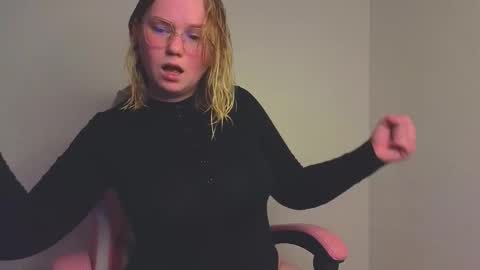 lime cat online show from November 16, 2025, 2:06 am