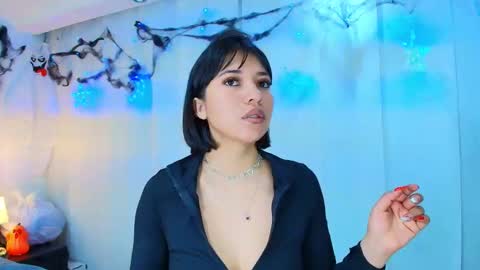  Lina Bedoya  online show from October 27, 2025, 11:58 am