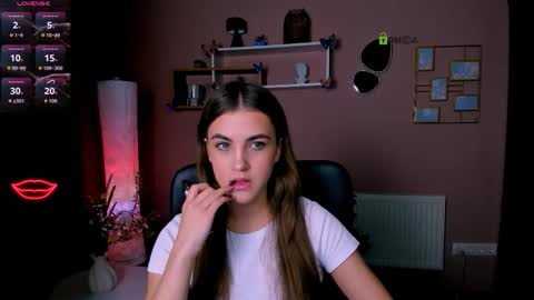 lina_fox12 online show from November 10, 2025, 2:05 pm