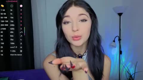 Lina online show from December 4, 2025, 6:34 am