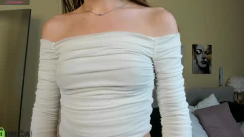 Snapshot of lina_massey chatting on May 20, 2026, 12:28 am lina_massey online show from May 20, 2026, 12:28 am