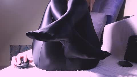 Snapshot of lina_owl chatting on December 13, 2024, 11:28 pm Lina online show from December 13, 2024, 11:28 pm
