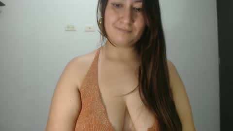 Snapshot of lina_playful chatting on February 5, 2026, 1:27 pm iiisabella online show from February 5, 2026, 1:27 pm